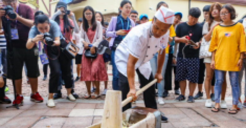 搭建扶貧協作平臺 隴南武都名優小吃和農特產品亮相金沙灘啤酒城